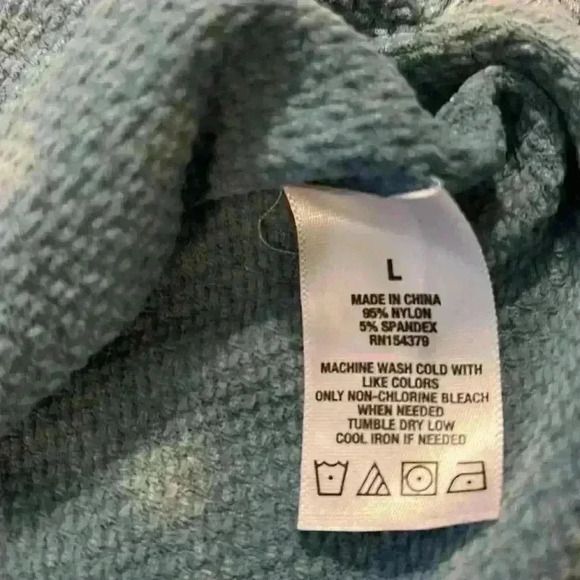 NWT Aeropostale Seamless long sleeve cropped bodycon L top. 95%nylon,5%spandex​ - Picture 4 of 6